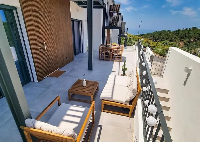Sunlit Patio Retreat Near Ericeira By Lisbeyond شقة